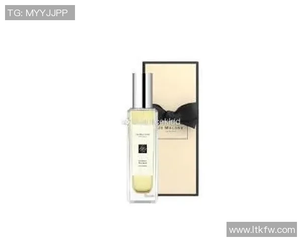 喷雾场足球明星联名款限量发售引领时尚潮流新风尚